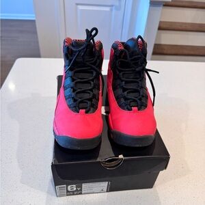 Jordan 10 Retro Fusion Red men’s size 6 / women’s 7.5